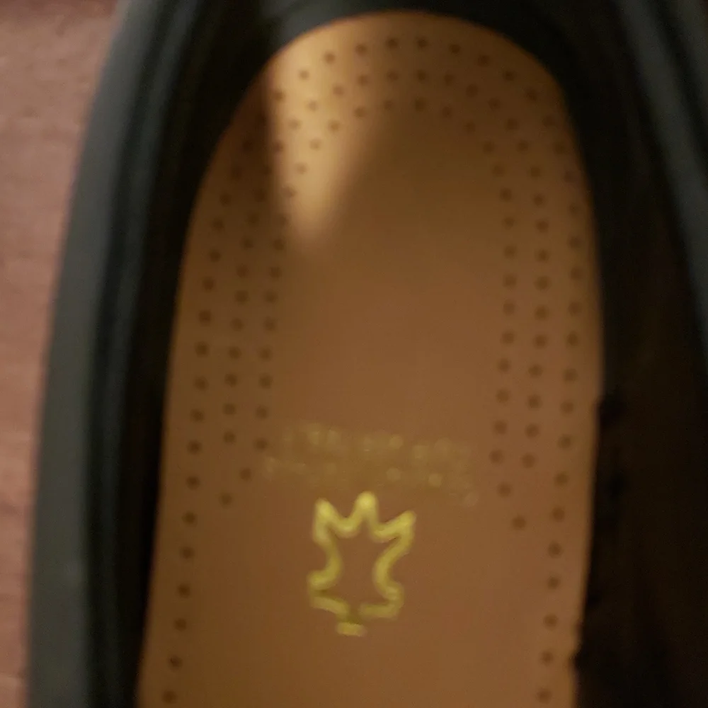 Gucci Supreme Sneakers - Picture 6 of 7